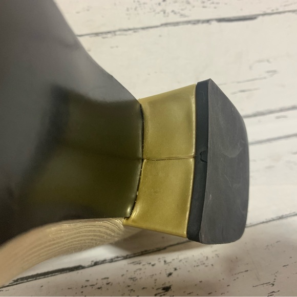 Stuart Weitzman Women’s Size 8.5B Gold Metallic Pumps Made in Spain - Picture 14 of 15